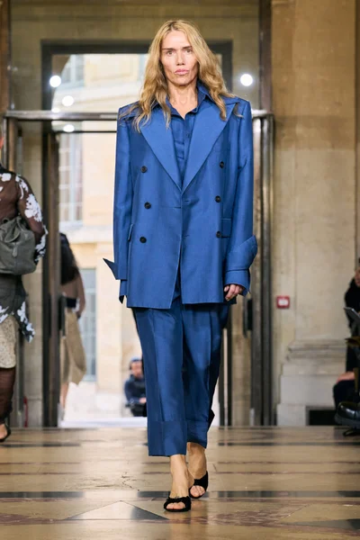 Look 12